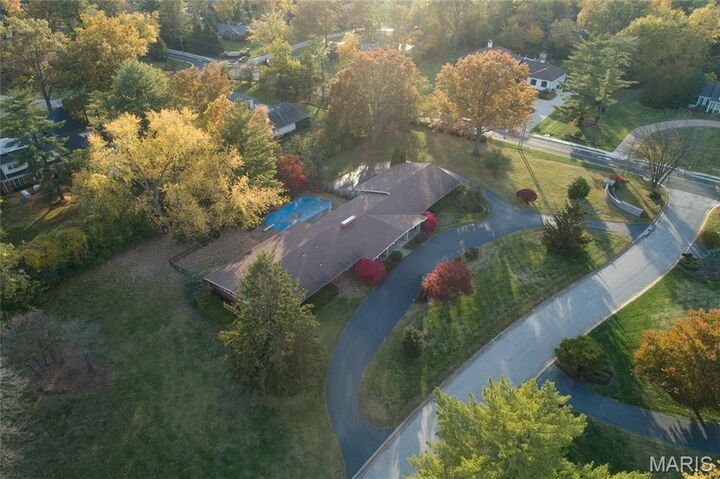 Property Photo:  2 Country Estates Place  MO 63131 