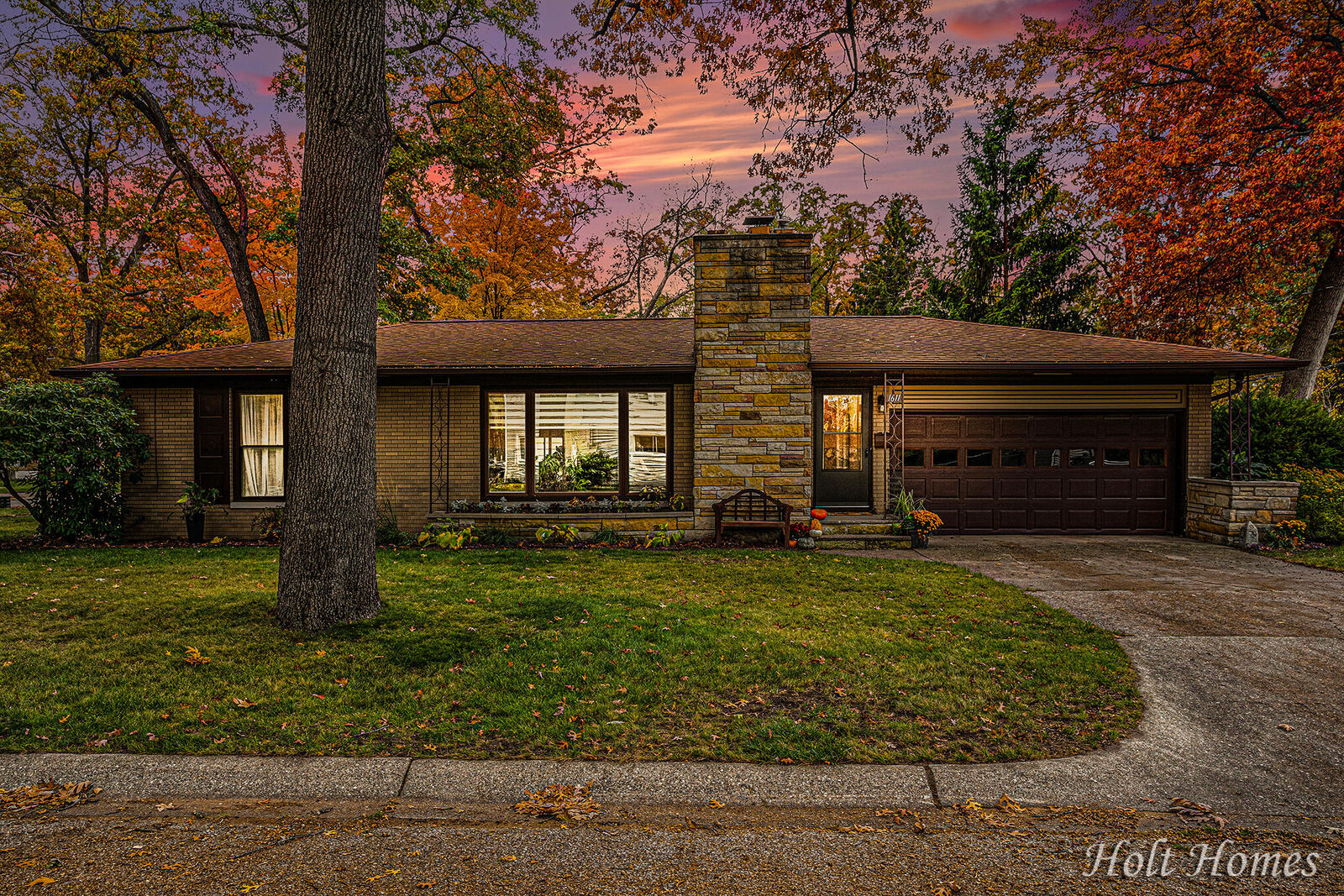 Property Photo: 1611 Lexington Avenue MI 49441