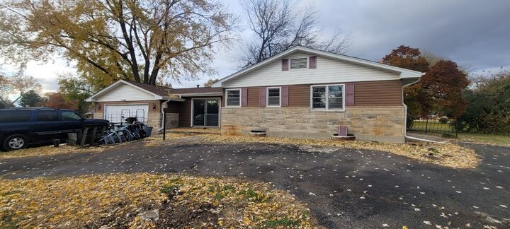 Property Photo: 833 Gary Avenue IL 60506