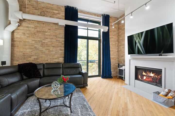 Property Photo: 601 Linden Place 116 IL 60202