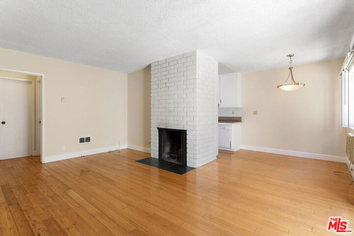 Property Photo: 11947 Kiowa Avenue 3 CA 90049