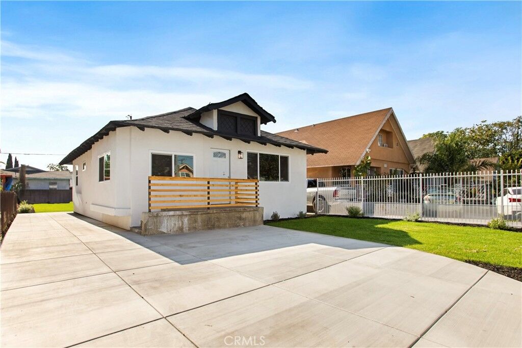 Property Photo:  1646 E 41st  CA 90011 