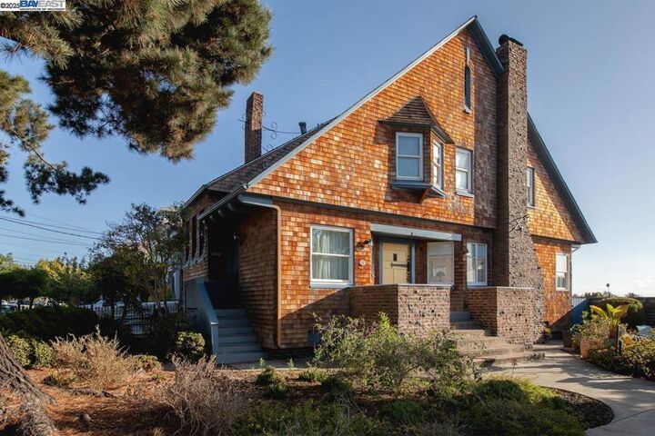 Property Photo:  2000 Clinton Ave  CA 94501 