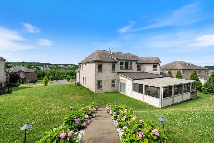 Property Photo: 793 Alameda Ave TN 37135