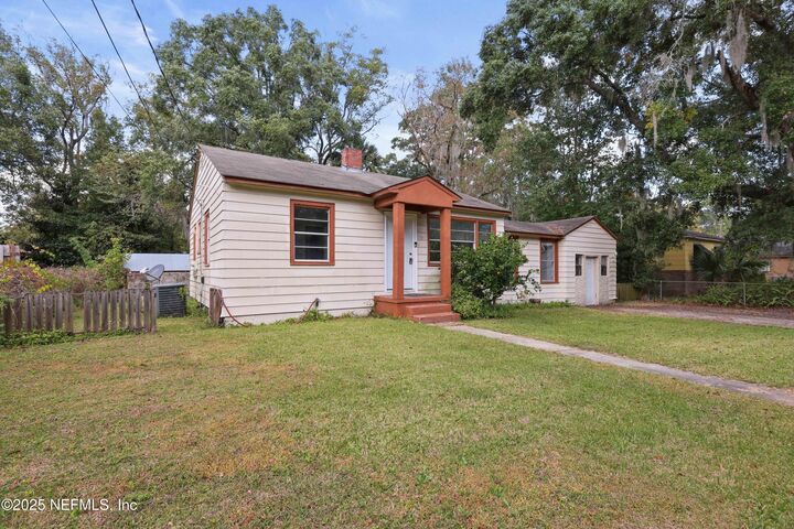 Property Photo: 3527 Oleander Street FL 32254