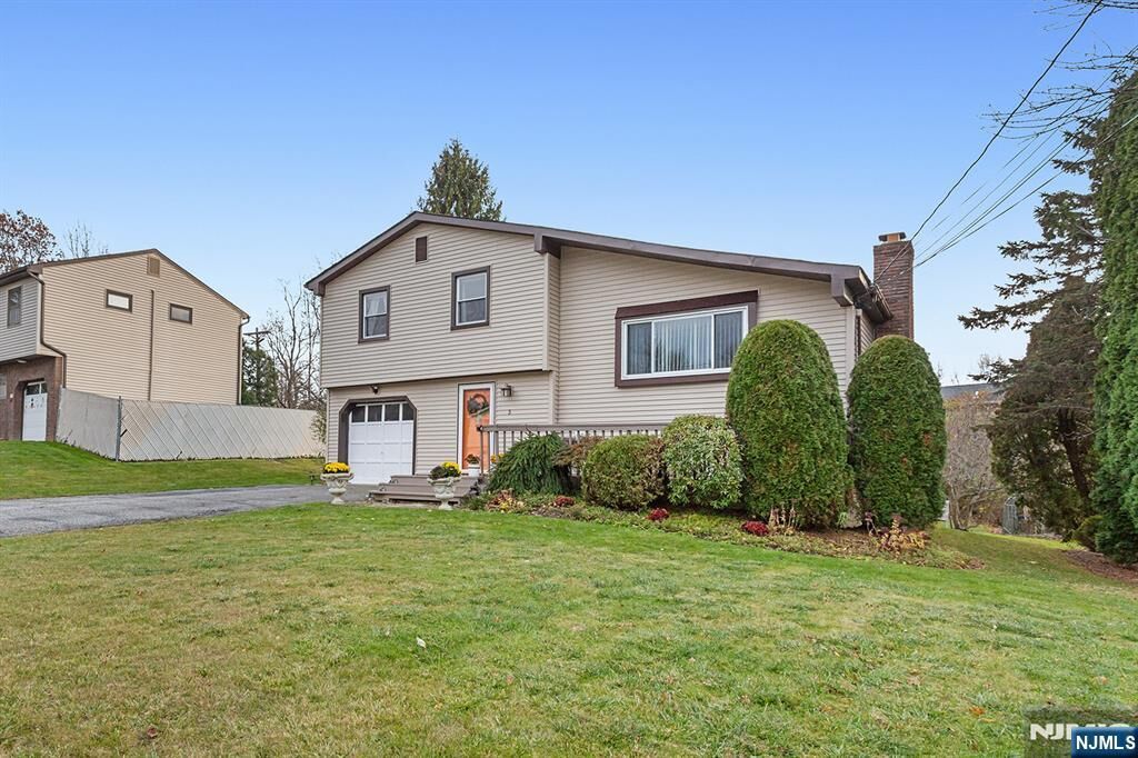 Property Photo: 3 Hummingbird Trail NJ 07422