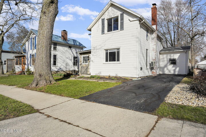 Property Photo:  829 Maple Avenue  OH 45840 