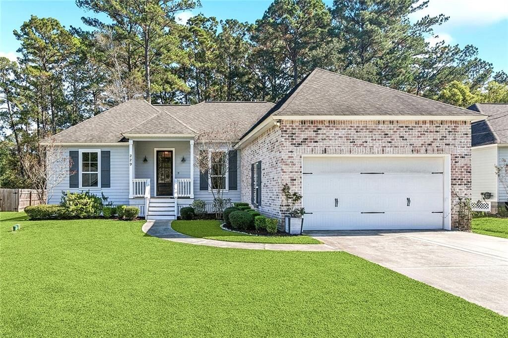 Property Photo: 229 Swallow Street LA 70433