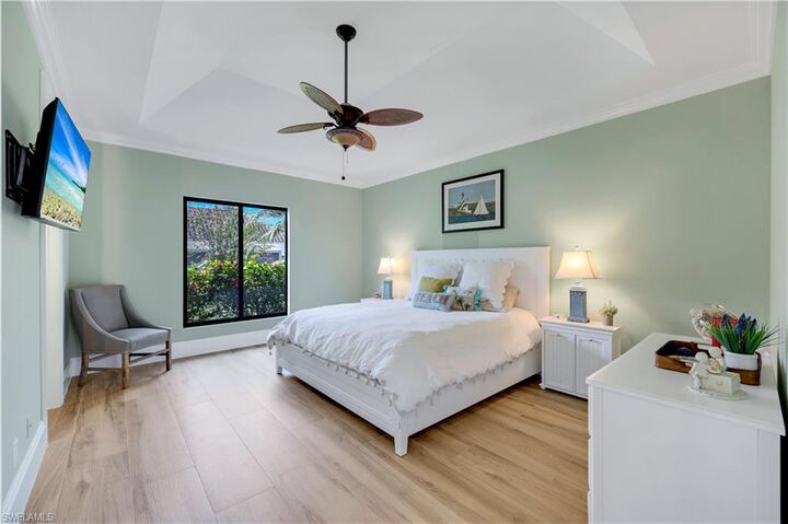 Property Photo: 4701 Oak Leaf Dr FL 34119