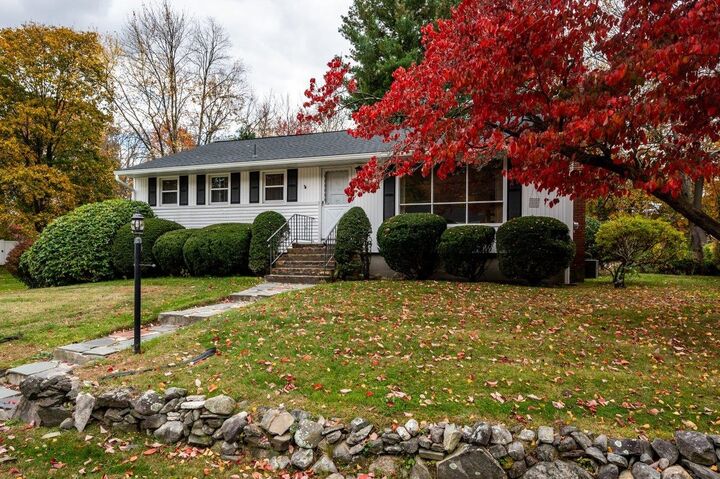 40 Carol Avenue  Salem NH 03079 photo