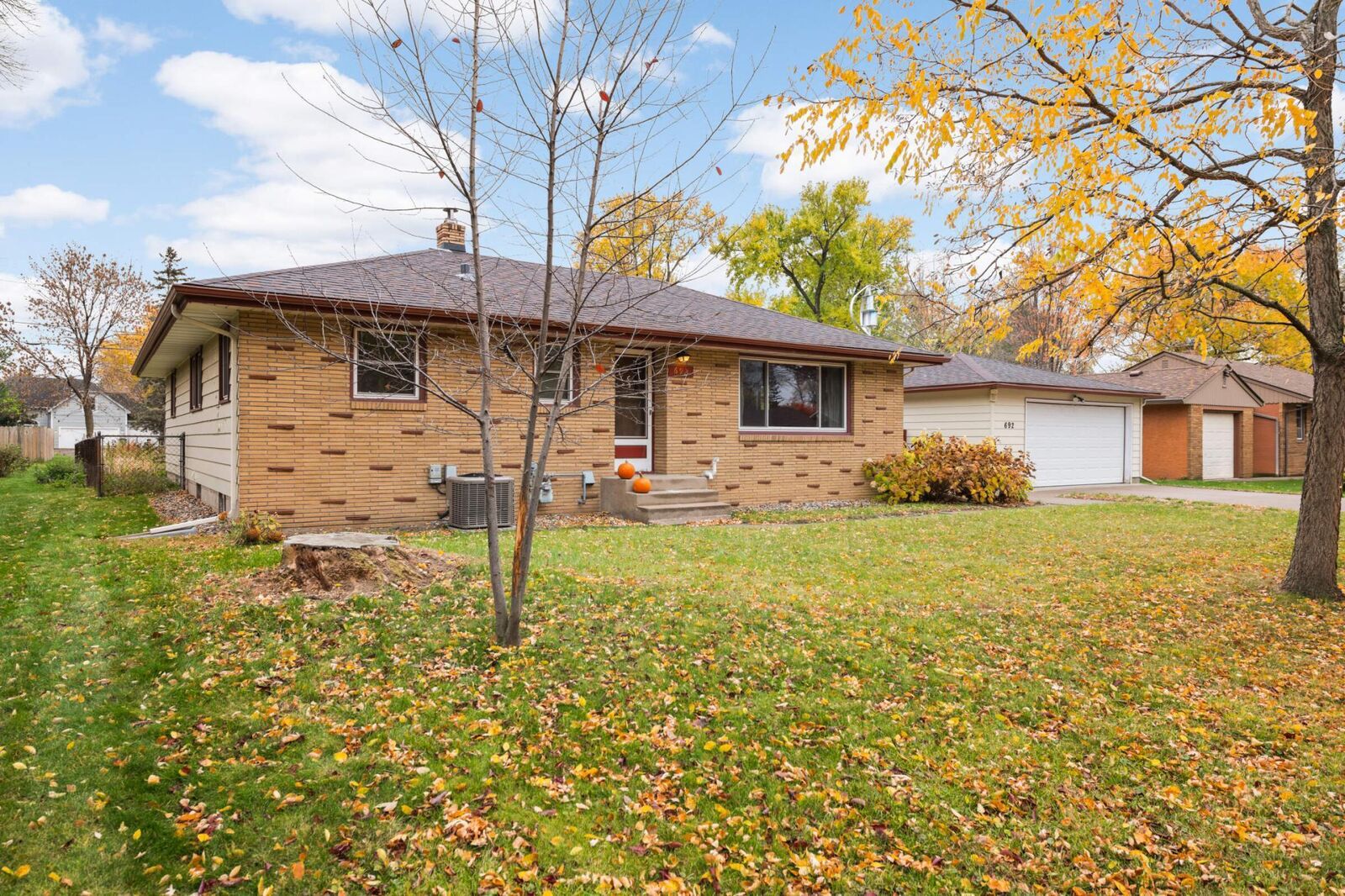 Property Photo:  692 Grandview Avenue W  MN 55113 