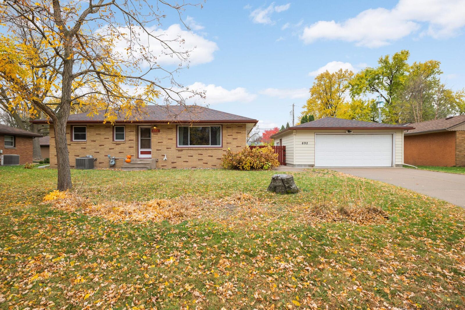 Property Photo: 692 Grandview Avenue W MN 55113