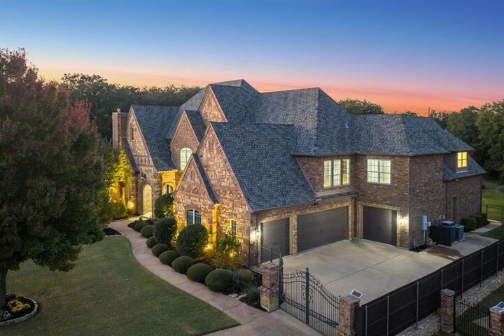 Property Photo:  2409 Southern Hills Court  TX 76248 