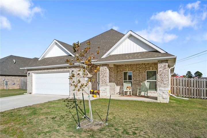 Property Photo:  102 Manfield Avenue  AR 72751 