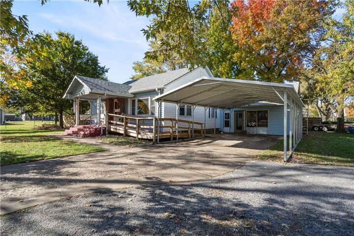 Property Photo: 1307 N Bella Vista Road AR 72712