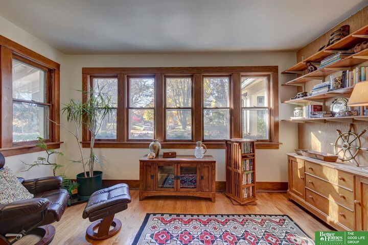 Property Photo:  911 N 50 Street  NE 68132 