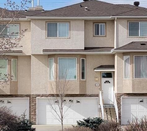 Property Photo: 124 Country Hills Gardens NW AB T3K 5G2