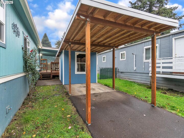 Property Photo:  906 SW Alder St 4  OR 97115 