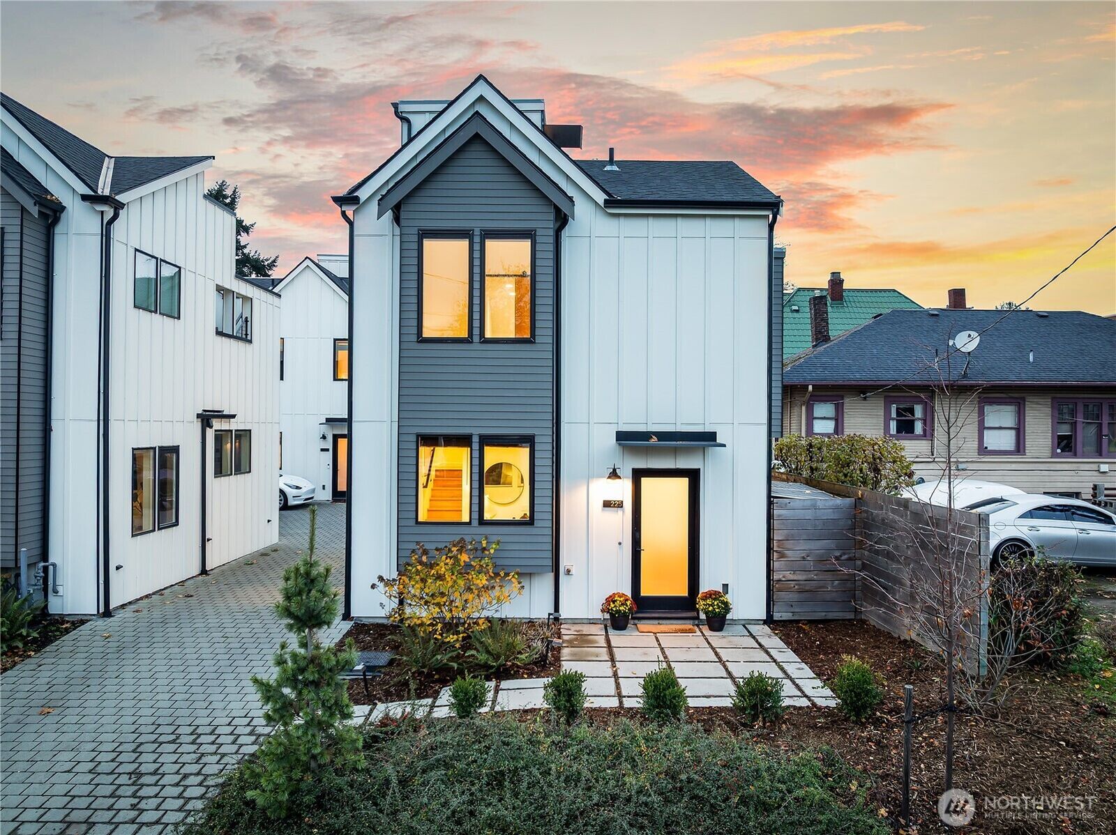 Property Photo: 225 24th Avenue WA 98122