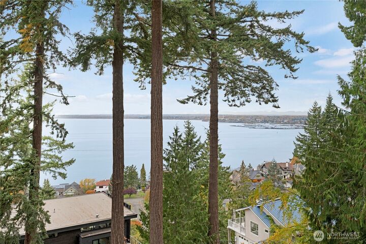 Property Photo:  216  Morey Avenue  WA 98225 
