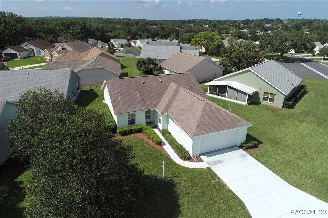 Property Photo:  484 W Hillwood Path  FL 34465 