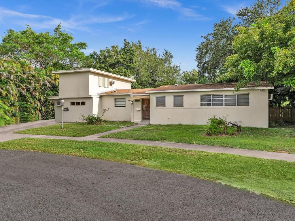 Property Photo:  20035 NE 14th Court  FL 33179 