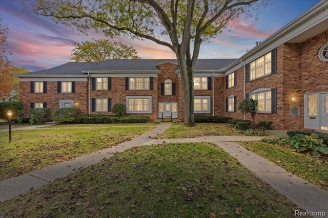 Property Photo: 750 Trailwood Path B MI 48301