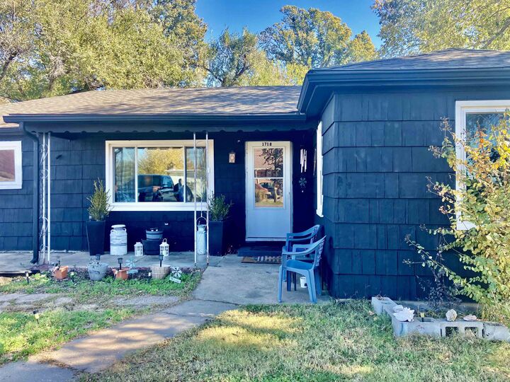 Property Photo:  1718 N Socony St  KS 67010 