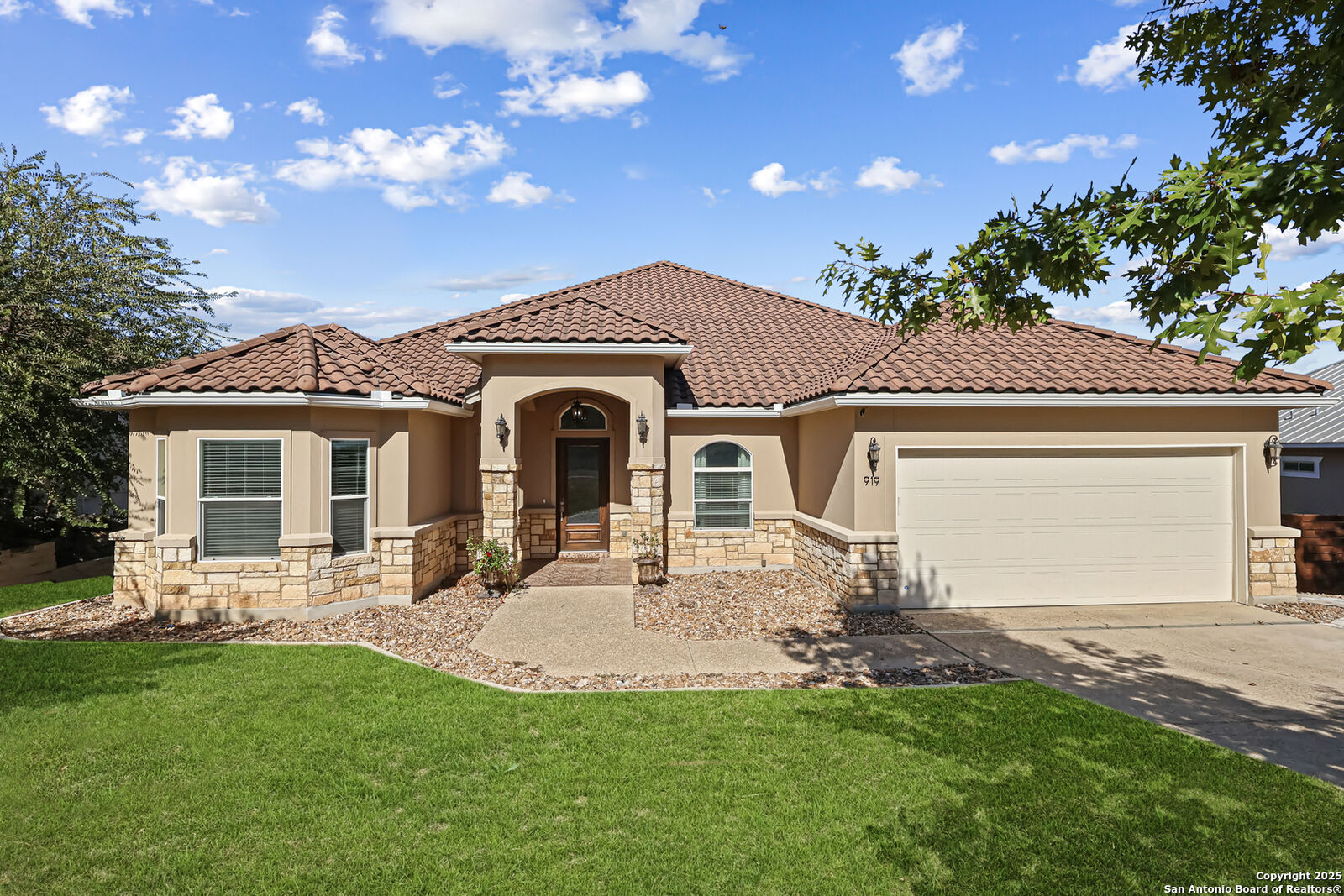 Property Photo:  919 Sutters Rim  TX 78258 