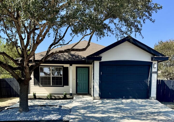 3259 Wren Brook  New Braunfels TX 78130 photo