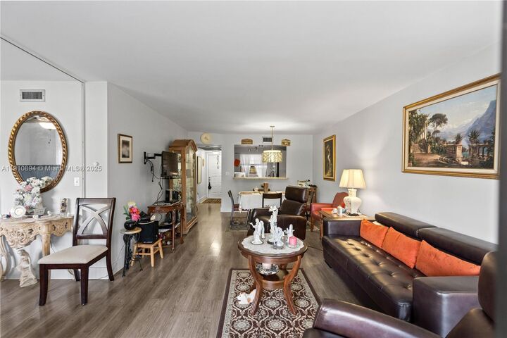 Property Photo:  1000 Colony Point Cir 308  FL 33026 