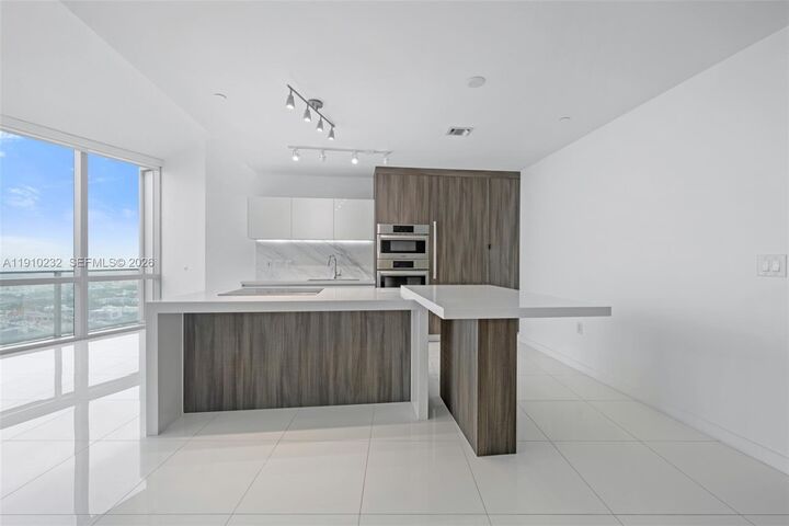 Property Photo:  851 NE 1st Ave 4204  FL 33132 