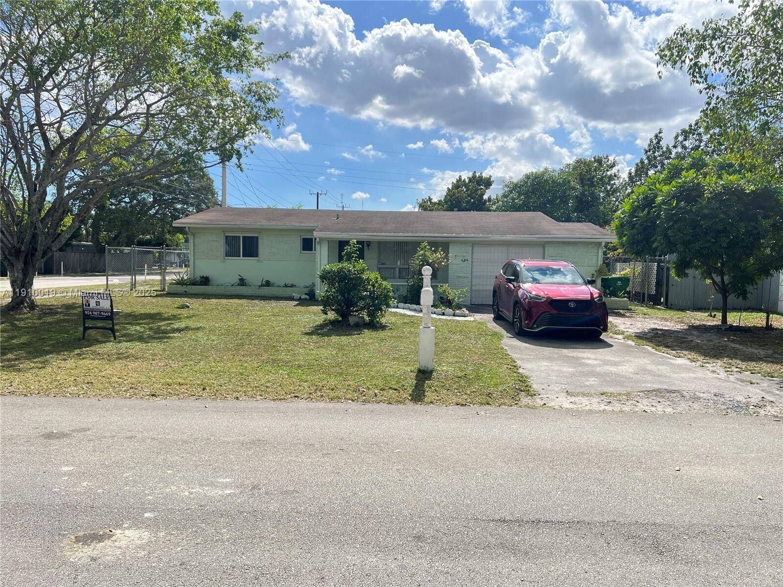 Property Photo: 6200 SW 19th St FL 33023