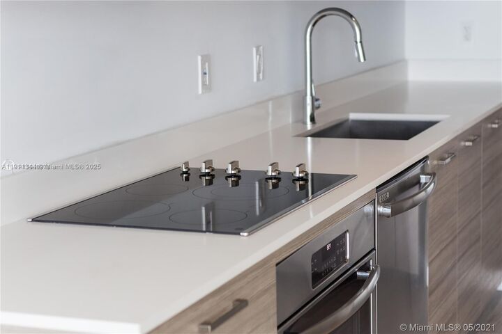 Property Photo: 121 NE 34th St 1604 FL 33137