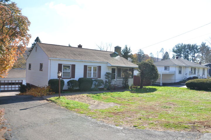 Property Photo:  965 North High Street  CT 06512 