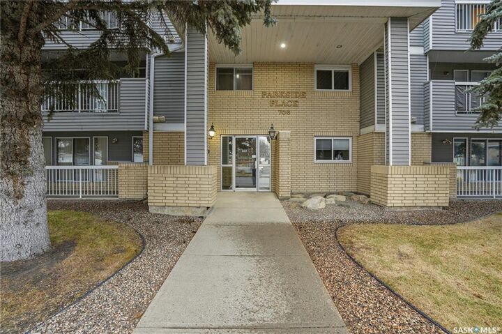 Property Photo: 706 Confederation Drive 304 SK S7L 5R7