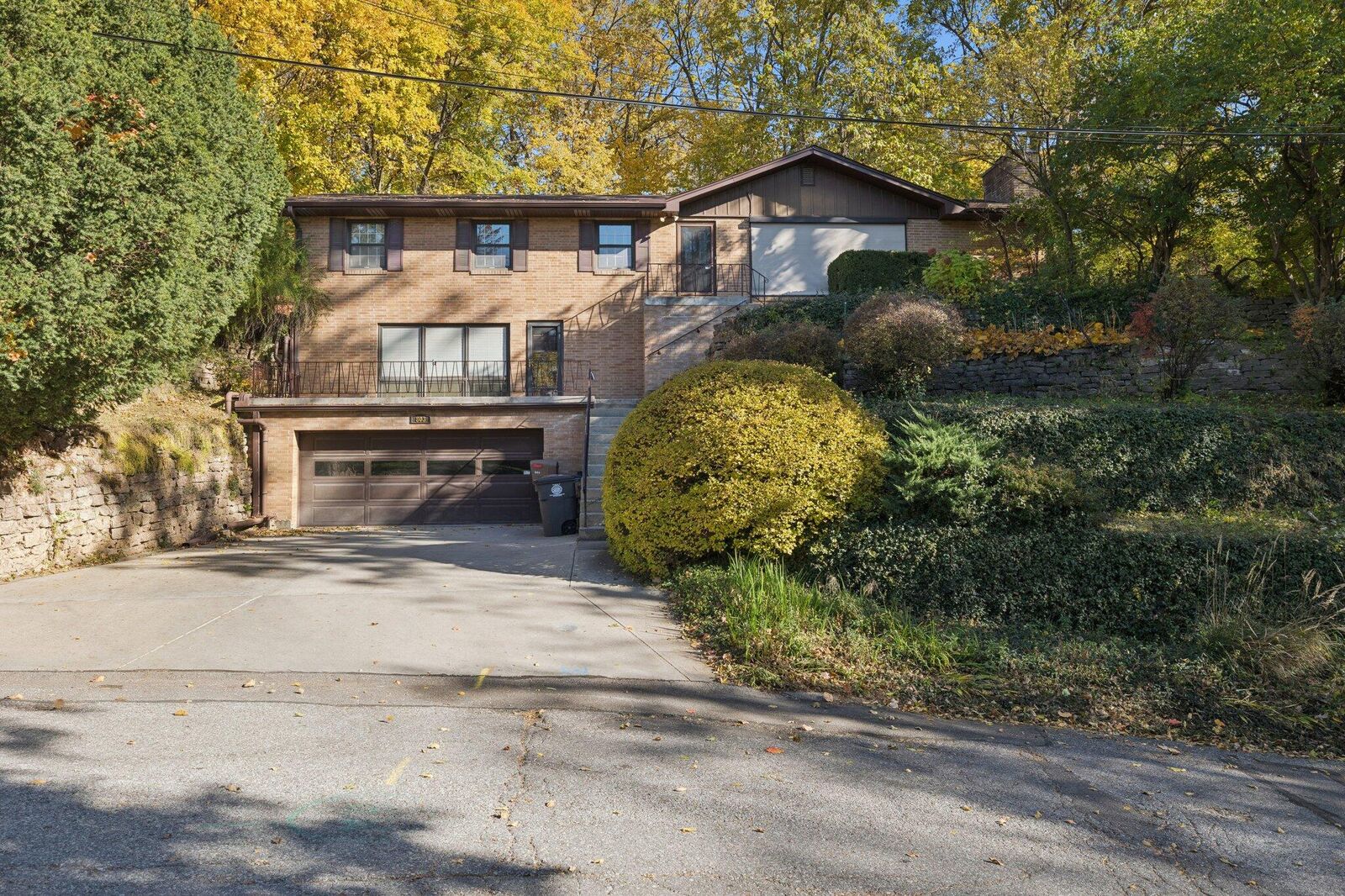 Property Photo:  803 Oak Park Road  IA 51503 