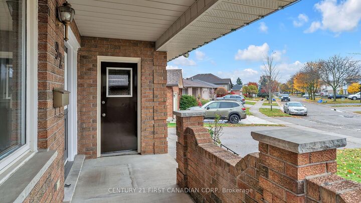 Property Photo:  92 Golfdale Crescent  ON N6C 5P5 