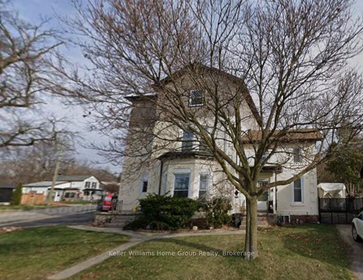 125 Wellington Street S — photo 1