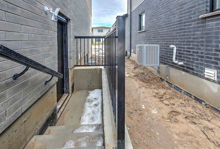 Property Photo:  245 Hesselman Crescent  ON N6M 0K3 