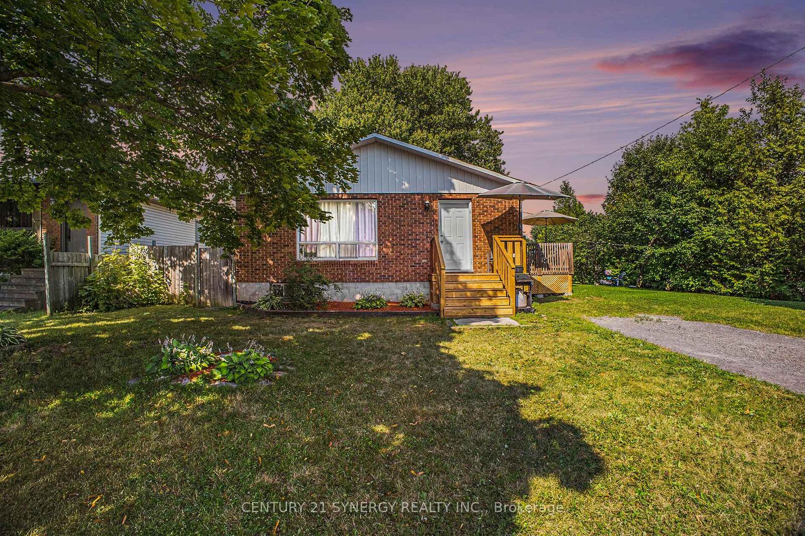 Property Photo:  389 Thomas Street  ON K7C 3Z3 