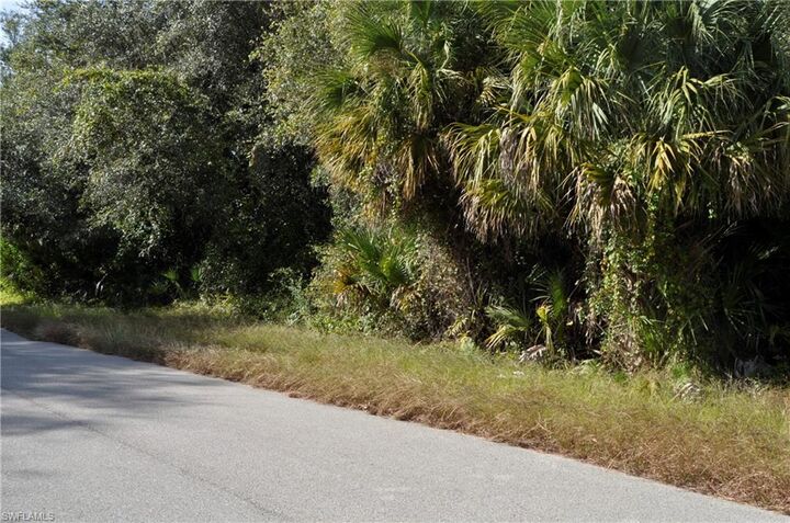 Property Photo: 1013 Anderson St FL 33974