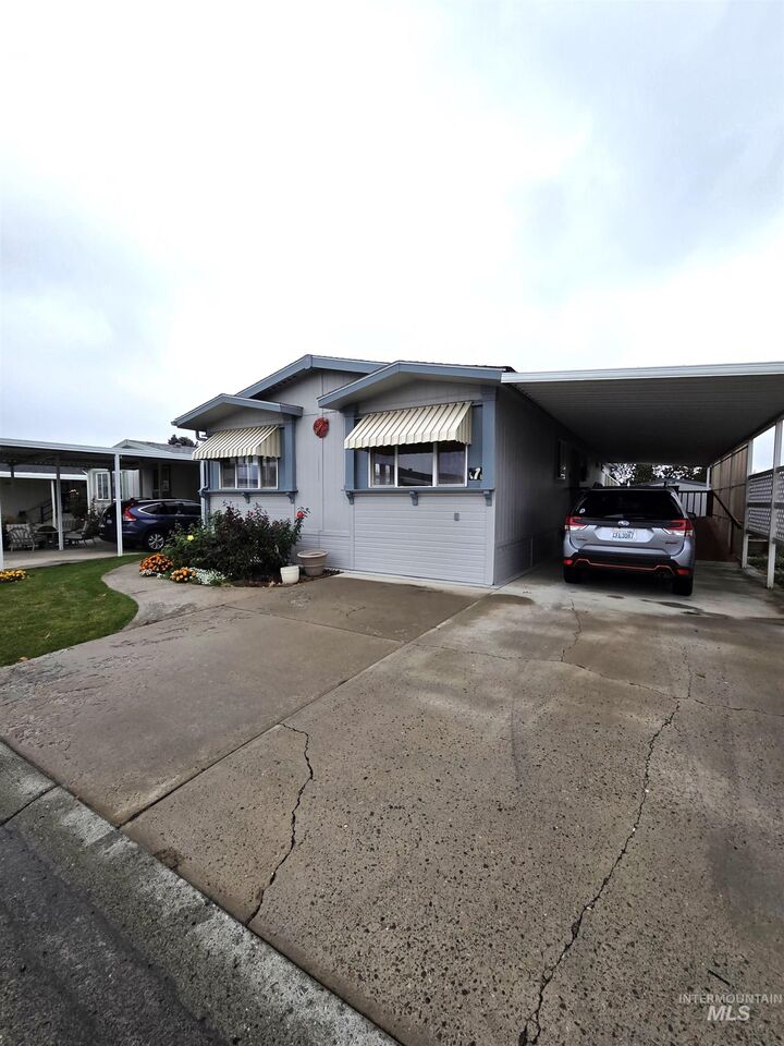 Property Photo:  2115 6th Ave 7  WA 99403 