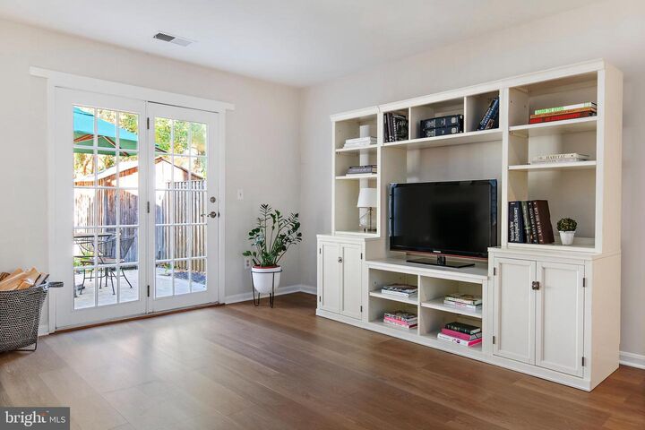 Property Photo: 5 Dorset Court 52 MD 21403