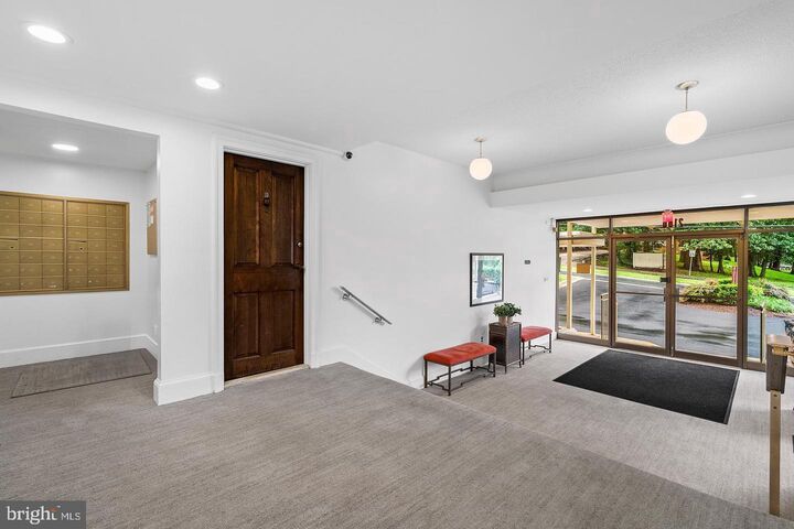 Property Photo:  2100 Washington Avenue 6-B  MD 20910 