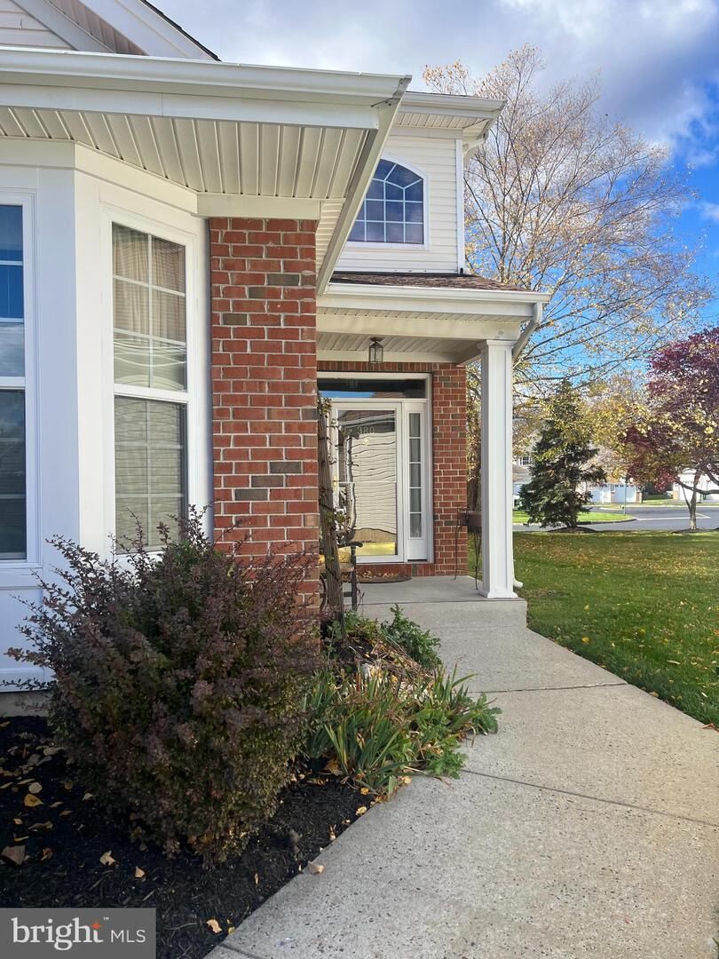 Property Photo:  380 Daisy Court  NJ 08831 