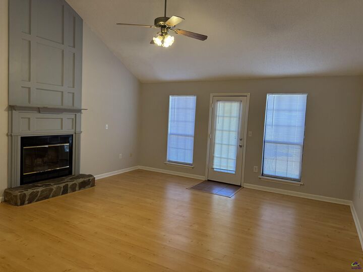 Property Photo:  408 Sunshine Way  GA 31093-0408 