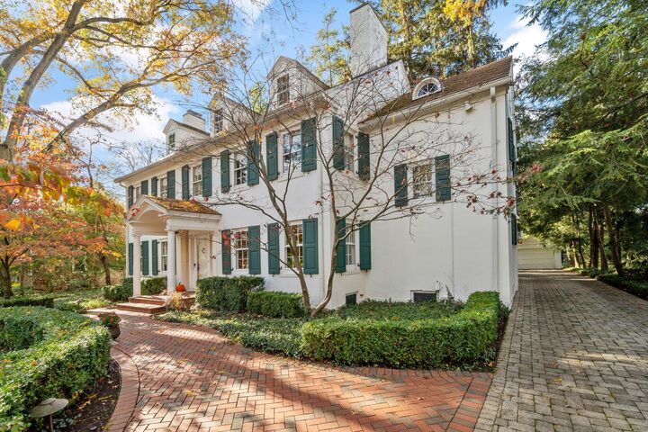 Property Photo:  211 Preston Road  OH 43209 