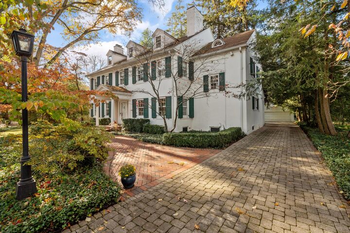 Property Photo: 211 Preston Road OH 43209