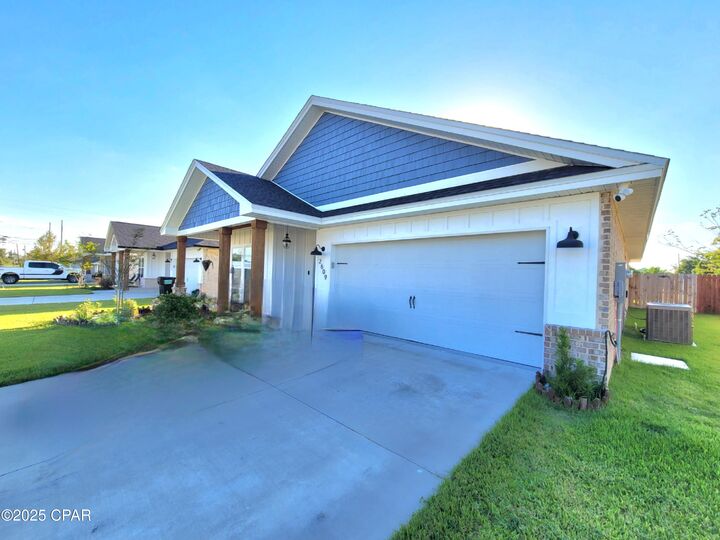 Property Photo: 2609 Outlaws Way FL 32405